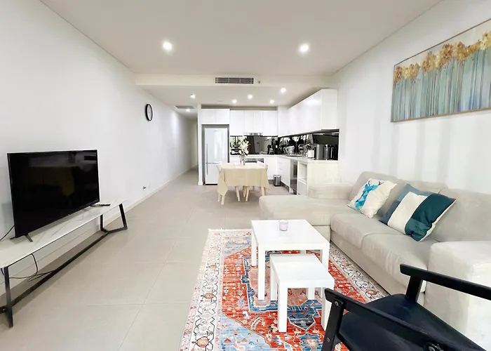 Mascot 2Br Near City Center Shopping Center Train
